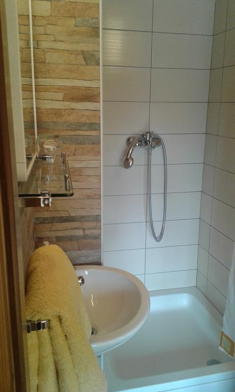 Guesthouse Marton Jezerce Luaran gambar