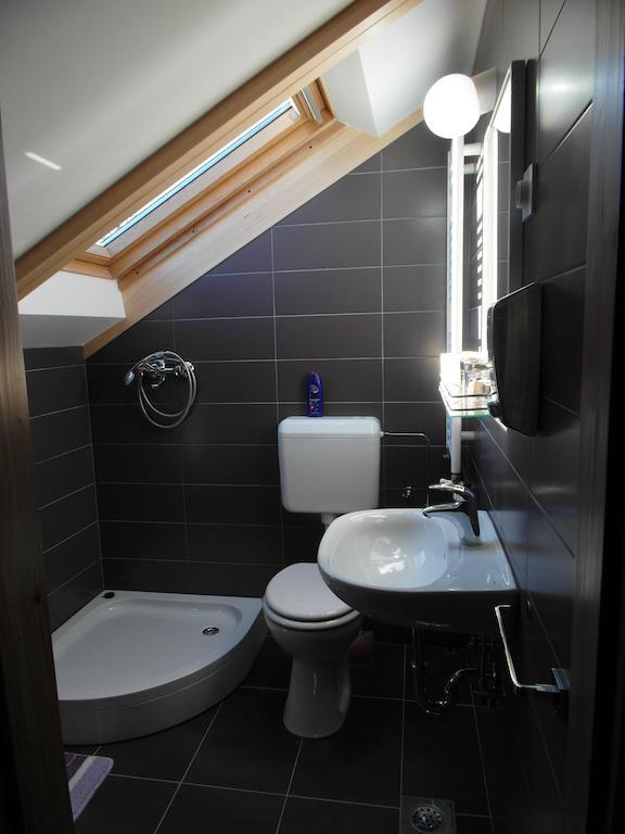 Guesthouse Marton Jezerce Luaran gambar